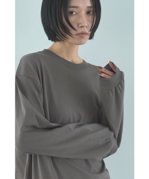 marjour(マージュール)の「OVERSIZED LONG SLEEVE TEE(Tシャツ/カットソー・レディース・オフホワイト/モカ・M)」の13枚目の写真
