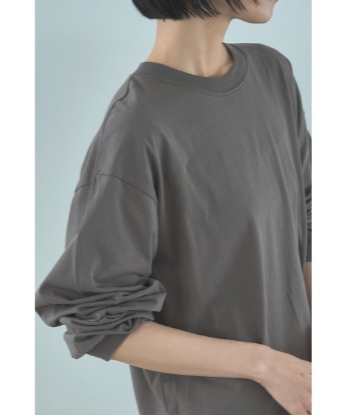 marjour(マージュール)の「OVERSIZED LONG SLEEVE TEE(Tシャツ/カットソー・レディース・オフホワイト/モカ・M)」の15枚目の写真