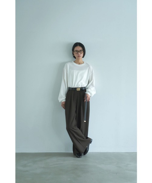 marjour(マージュール)の「OVERSIZED LONG SLEEVE TEE(Tシャツ/カットソー・レディース・オフホワイト/モカ・M)」の16枚目の写真