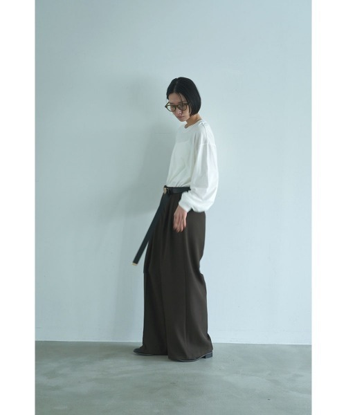 marjour(マージュール)の「OVERSIZED LONG SLEEVE TEE(Tシャツ/カットソー・レディース・オフホワイト/モカ・M)」の19枚目の写真