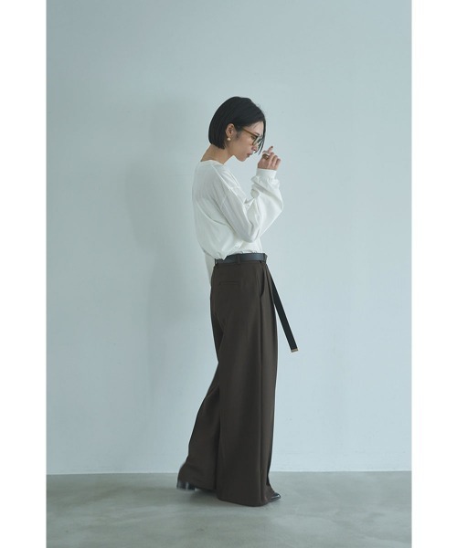 marjour(マージュール)の「OVERSIZED LONG SLEEVE TEE(Tシャツ/カットソー・レディース・オフホワイト/モカ・M)」の21枚目の写真