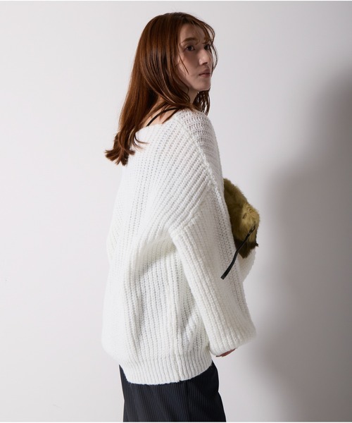 OandI（オーアンドアイ）の「ローゲージオーバーサイズニットプルオーバー（ニット/セーター・レディース・ホワイト/グレー・M/24(36)）」の16枚目の写真