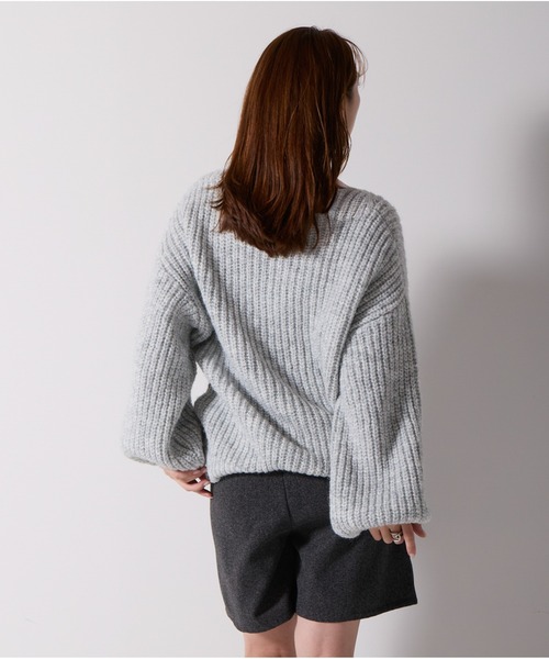 OandI（オーアンドアイ）の「ローゲージオーバーサイズニットプルオーバー（ニット/セーター・レディース・ホワイト/グレー・M/24(36)）」の18枚目の写真