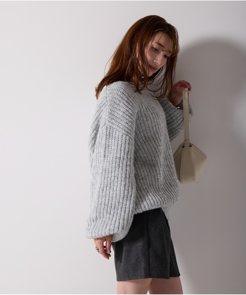 OandI（オーアンドアイ）の「ローゲージオーバーサイズニットプルオーバー（ニット/セーター・レディース・ホワイト/グレー・M/24(36)）」の7枚目の写真