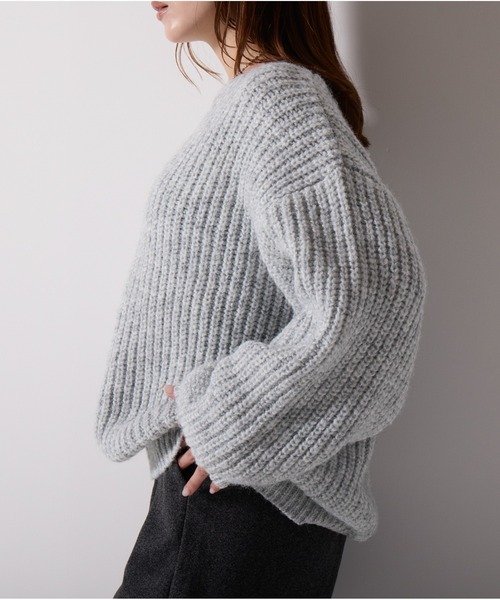 OandI（オーアンドアイ）の「ローゲージオーバーサイズニットプルオーバー（ニット/セーター・レディース・ホワイト/グレー・M/24(36)）」の4枚目の写真