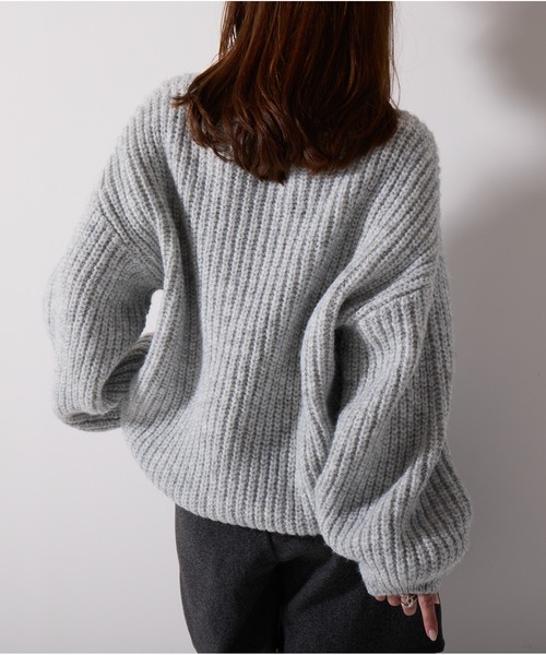 OandI（オーアンドアイ）の「ローゲージオーバーサイズニットプルオーバー（ニット/セーター・レディース・ホワイト/グレー・M/24(36)）」の5枚目の写真