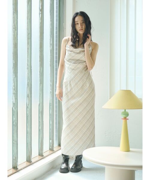 Ungrid（アングリッド）の「バックデザインチェックキャミワンピース（ワンピース・レディース・グレー/イエロー・SMALL/MEDIUM）」の4枚目の写真