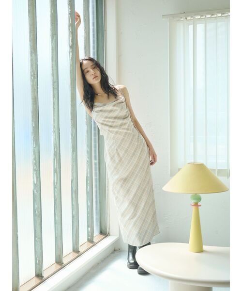 Ungrid（アングリッド）の「バックデザインチェックキャミワンピース（ワンピース・レディース・グレー/イエロー・SMALL/MEDIUM）」の5枚目の写真