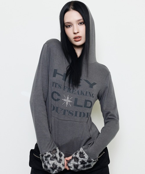 LUVISTRUE(ラヴイズトゥルー)の「EV FUR HOOD T-SHIRT(Tシャツ/カットソー・レディース・チャコール/ブラック/ホワイト・FREE)」の3枚目の写真