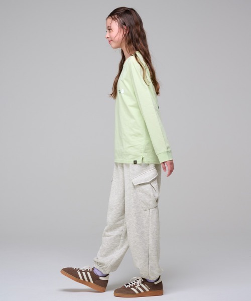 KRIFF MAYER Kid's Collection（クリフメイヤーキッズコレクション）の「【裏毛】楽々ゆったりカーゴパンツ（カーゴパンツ・キッズ・チャコール/グレー/ネイビー/グリーン・150/140/170/160/130/120）」の21枚目の写真