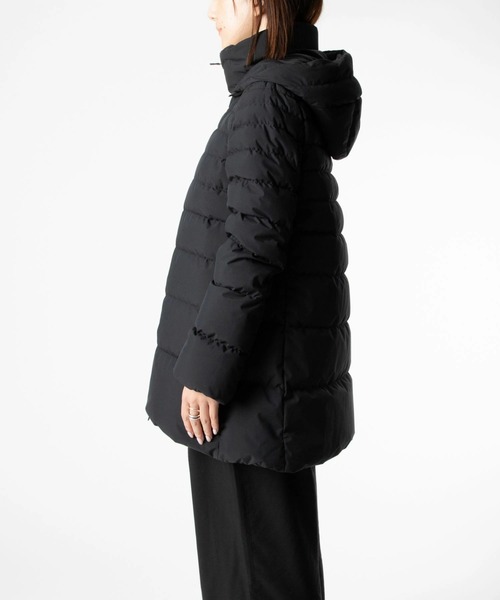 HERNO（ヘルノ）の「HERNO 2 LAYER PRO METEO A-SHAPE DOWN JACKET ヘルノ 2レイヤー プロメテオ Aシェイプ  ダウンジャケット（ダウンジャケット/コート・レディース・ブラック・40）」の4枚目の写真