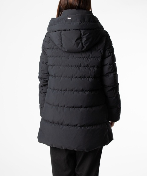 HERNO（ヘルノ）の「HERNO 2 LAYER PRO METEO A-SHAPE DOWN JACKET ヘルノ 2レイヤー プロメテオ Aシェイプ  ダウンジャケット（ダウンジャケット/コート・レディース・ブラック・40）」の5枚目の写真