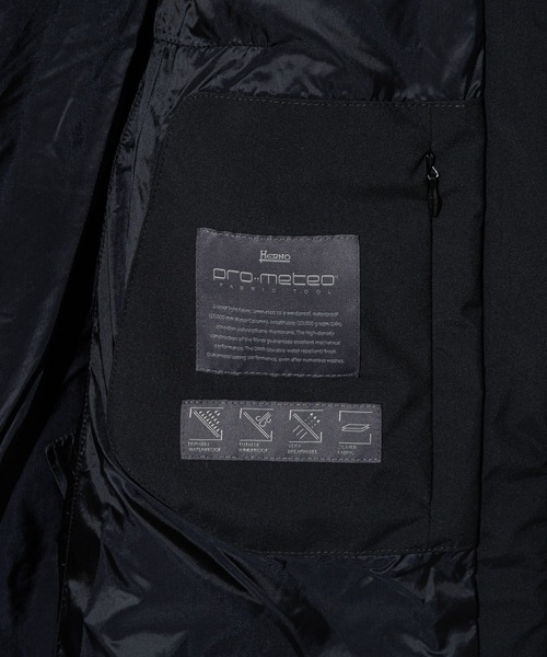HERNO（ヘルノ）の「HERNO 2 LAYER PRO METEO A-SHAPE DOWN JACKET ヘルノ 2レイヤー プロメテオ Aシェイプ  ダウンジャケット（ダウンジャケット/コート・レディース・ブラック・40）」の15枚目の写真