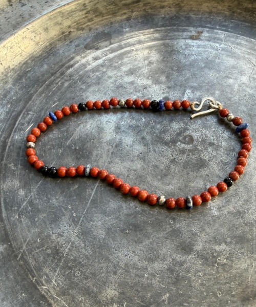 VIVIFY（ビビファイ）の「ブレスレット/ラウンドストーン&ナバホパール（ブレスレット・メンズ・レッド/ブラック・MENS）」の2枚目の写真