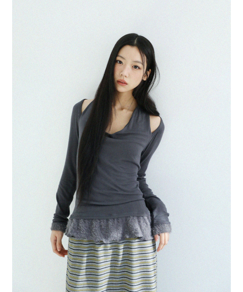 UGLY SHADOW(アグリーシャドウ)の「スカーフファーフリルTシャツ(チャコール)(Tシャツ/カットソー・レディース・その他・FREE)」の3枚目の写真