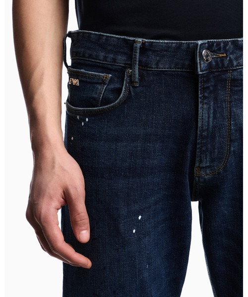 EMPORIO ARMANI(エンポリオアルマーニ)の「【エンポリオ アルマーニ】スリムフィットジーンズ J06 デニム ペイントスポット(デニムパンツ・メンズ・インディゴブルー・27inch/31inch/33inch/34inch/36inch)」の5枚目の写真