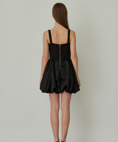 HYBERNAT(ハイバーナット)の「Balloon Mini Dress BLACK(ワンピース・レディース・ブラック・SMALL/MEDIUM)」の4枚目の写真