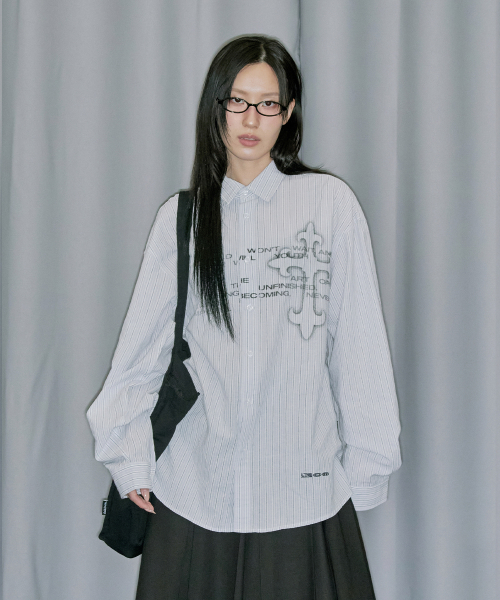 ODD STUDIO（オッドスタジオ）の「クロスグラフィックストライプオーバーサイズシャツ - BLUE（シャツ/ブラウス・レディース・ブルー・1(M)/2(L)）」の3枚目の写真