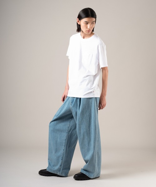 Levi's(リーバイス)の「Levi's/リーバイス BLUETAB(TM) ワイドプリーツ CROP ジーンズ ライトインディゴ(デニムパンツ・メンズ・ライトインディゴブルー・28inch/29inch/30inch/31inch/32inch/33inch/34inch/36inch)」の2枚目の写真