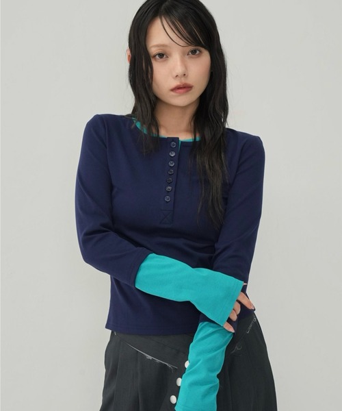 Enewd nina(エニュードニーナ)の「half button bicolor tops#3(Tシャツ/カットソー・レディース・ネイビー/グレー・FREE)」の2枚目の写真