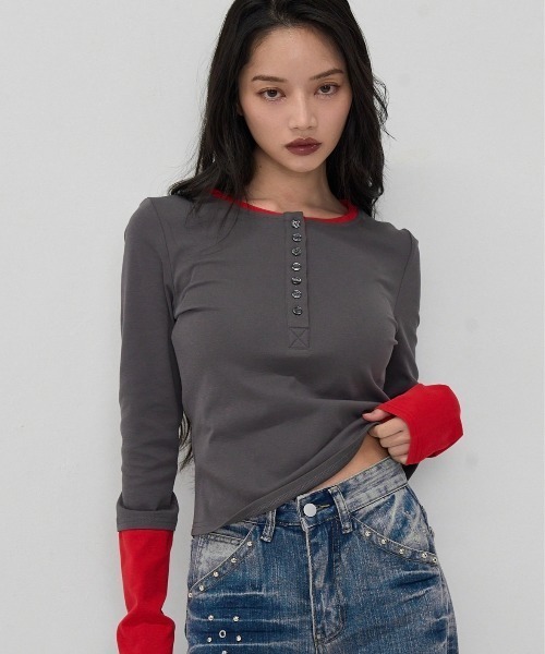 Enewd nina(エニュードニーナ)の「half button bicolor tops#3(Tシャツ/カットソー・レディース・ネイビー/グレー・FREE)」の1枚目の写真
