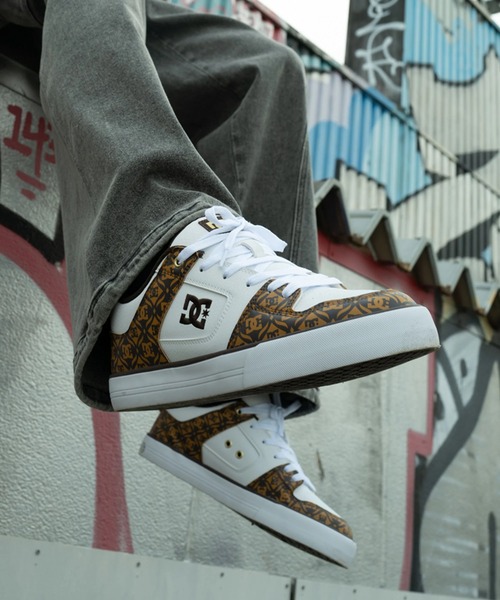 DC SHOES(ディーシーシューズ)の「DC SHOES メンズ PURE SE SN フットウェア スニーカー 【2026年春夏モデル】/DCローカットスニーカー(スニーカー・メンズ・ホワイト系その他/ホワイト×ゴールド・23cm/23.5cm/24cm/25cm/25.5cm/26cm/26.5cm/27cm/27.5cm/28cm/29cm/30cm)」の1枚目の写真