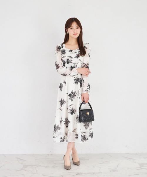 ZOZO限定】モノトーンシアーフラワーワンピース（ワンピース）｜tocco