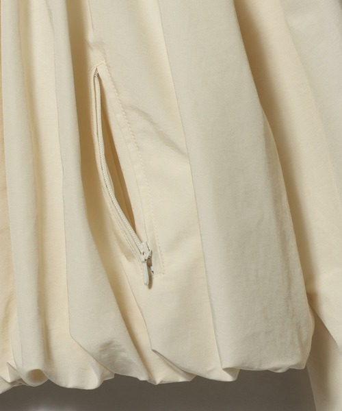 ESTNATION（エストネーション）の「ESTNATION / タックギャザー バルーンブルゾン（ブルゾン・レディース・オフホワイト/ブラック・FREE）」の6枚目の写真