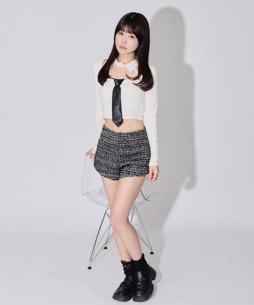 ALLuRing ChaRm(アリュリングチャーム)の「Tweed High-Waisted Shorts / ツイードハイウエストショートパンツ(その他パンツ・レディース・ホワイト/ブラック・S/M)」の5枚目の写真