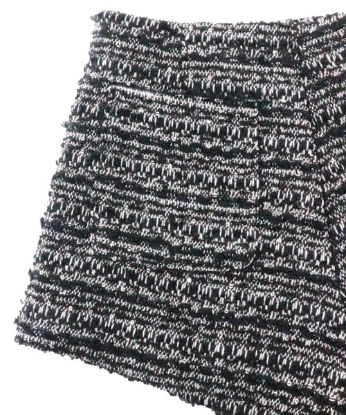ALLuRing ChaRm(アリュリングチャーム)の「Tweed High-Waisted Shorts / ツイードハイウエストショートパンツ(その他パンツ・レディース・ホワイト/ブラック・S/M)」の9枚目の写真