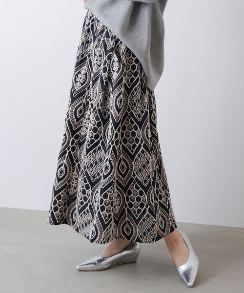 Bou Jeloud（ブージュルード）の「エンブロイダリーフレアスカート（スカート・レディース・A/B・FREE）」の2枚目の写真