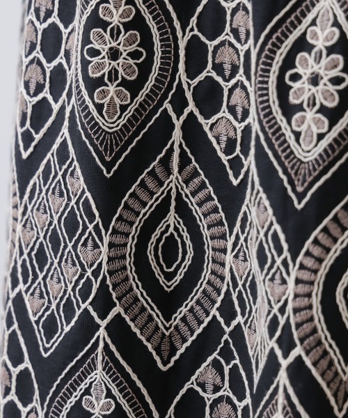 Bou Jeloud（ブージュルード）の「エンブロイダリーフレアスカート（スカート・レディース・A/B・FREE）」の3枚目の写真