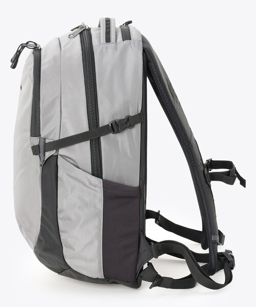 Columbia（コロンビア）の「撥水 23L リュック Columbia/ ペッパーロック23Lバックパック PC収納（13インチ対応）/コロンビア（バックパック/リュック・レディース・ブラック/ブラック×ブラック/グレー/グリーン/パープル・ONE SIZE）」の18枚目の写真