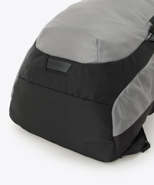 Columbia（コロンビア）の「撥水 23L リュック Columbia/ ペッパーロック23Lバックパック PC収納（13インチ対応）/コロンビア（バックパック/リュック・レディース・ブラック/ブラック×ブラック/グレー/グリーン/パープル・ONE SIZE）」の6枚目の写真