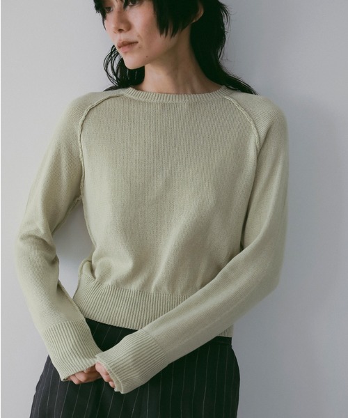 anuke(アンヌーク)の「Raglan Crewneck Knit(ニット/セーター・レディース・ブラウン/ライトグリーン/ナチュラル・FREE)」の3枚目の写真