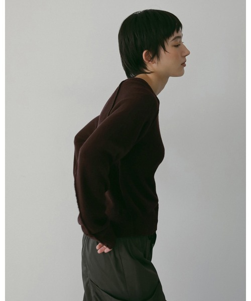 anuke(アンヌーク)の「Raglan Crewneck Knit(ニット/セーター・レディース・ブラウン/ライトグリーン/ナチュラル・FREE)」の6枚目の写真