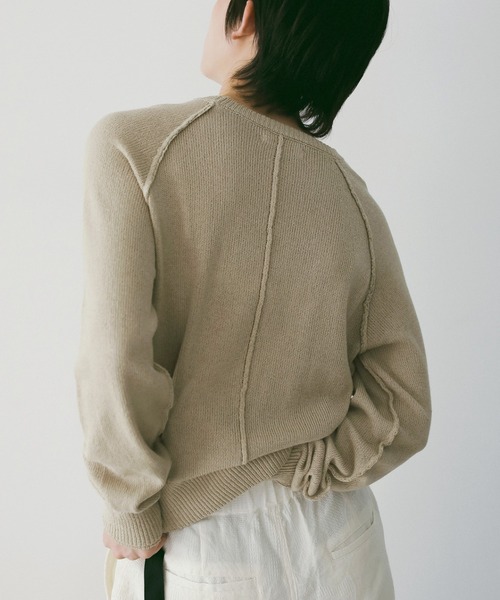 anuke(アンヌーク)の「Raglan Crewneck Knit(ニット/セーター・レディース・ブラウン/ライトグリーン/ナチュラル・FREE)」の4枚目の写真