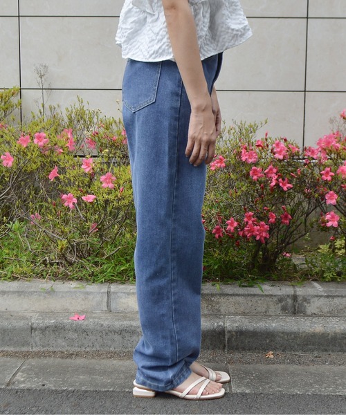 ＆soiree（アンドソワレ）の「ストレートデニムパンツ（デニムパンツ・レディース・ブルー・FREE）」の2枚目の写真