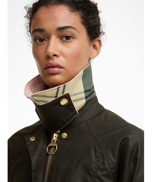 Barbour(バブアー)の「【CROPPED BEADNELL / クロップド ビードネル】 ワックス ジャケット(レディース)(ブルゾン・レディース・オリーブ/ベージュ・8/10)」の12枚目の写真