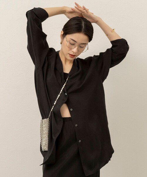 MAQWEL(マクウェル)の「《セットアップ対応》【MAQWEL/マクウェル】ウォッシャブルサテンシャツ(シャツ/ブラウス・レディース・ダークブラウン/ブラック/オフホワイト・FREE)」の3枚目の写真