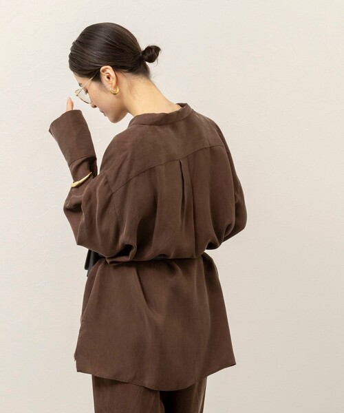 MAQWEL(マクウェル)の「《セットアップ対応》【MAQWEL/マクウェル】ウォッシャブルサテンシャツ(シャツ/ブラウス・レディース・ダークブラウン/ブラック/オフホワイト・FREE)」の12枚目の写真