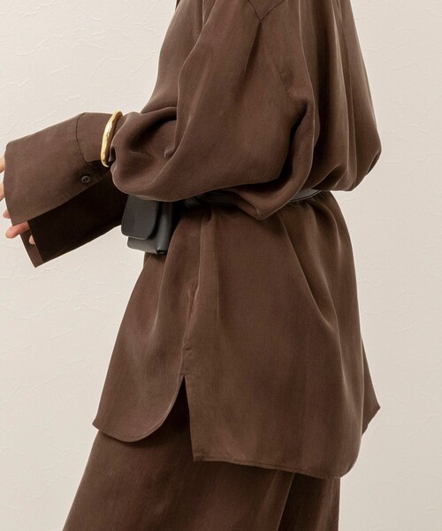 MAQWEL(マクウェル)の「《セットアップ対応》【MAQWEL/マクウェル】ウォッシャブルサテンシャツ(シャツ/ブラウス・レディース・ダークブラウン/ブラック/オフホワイト・FREE)」の13枚目の写真