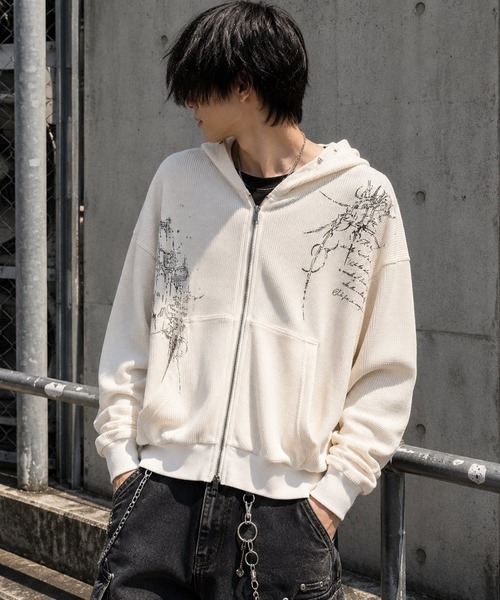 BENDER TOKYO(ベンダートウキョウ)の「ピグメント加工 ダブルジップ ショート丈 ワッフル ジップパーカー フーディー トライバル ロゴ ラバープリント スタッズ【UNISEX】(パーカー・メンズ・アイボリー/チャコール・M/L)」の4枚目の写真
