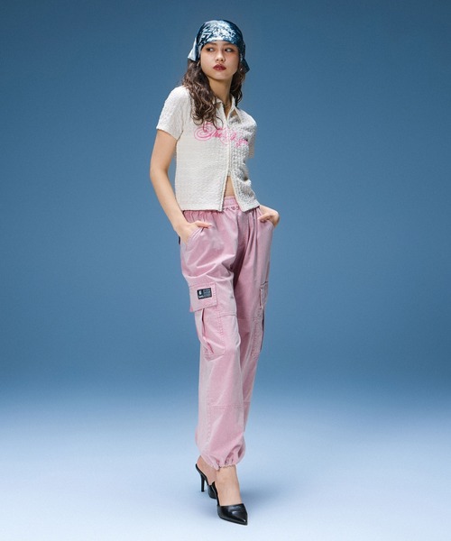X-girl(エックスガール)の「SCRIPT LOGO SCARF(バンダナ/スカーフ・レディース・ブラック/カモフラージュ・ONE SIZE)」の5枚目の写真