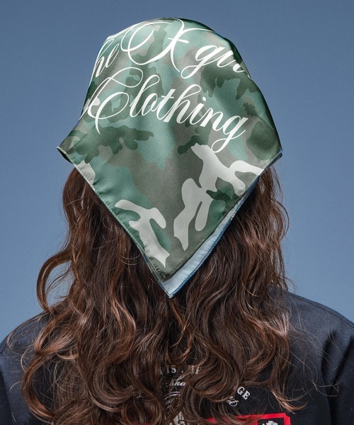 X-girl(エックスガール)の「SCRIPT LOGO SCARF(バンダナ/スカーフ・レディース・ブラック/カモフラージュ・ONE SIZE)」の14枚目の写真