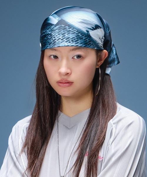 X-girl(エックスガール)の「SCRIPT LOGO SCARF(バンダナ/スカーフ・レディース・ブラック/カモフラージュ・ONE SIZE)」の10枚目の写真