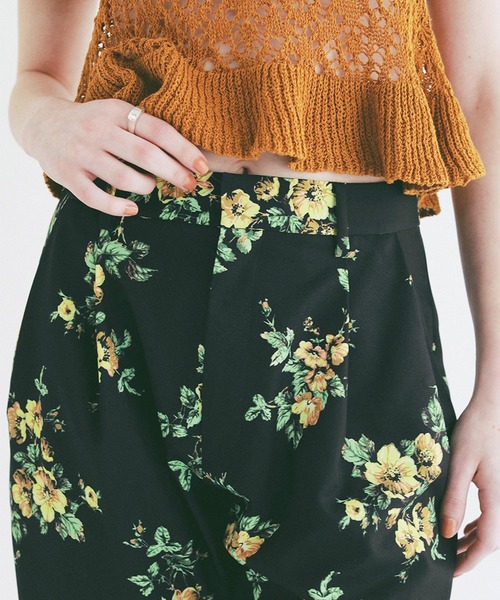 CLANE（クラネ）の「FLOWER TUCK PANTS（スラックス・レディース・ブラック/ベージュ・2/1/0）」の8枚目の写真