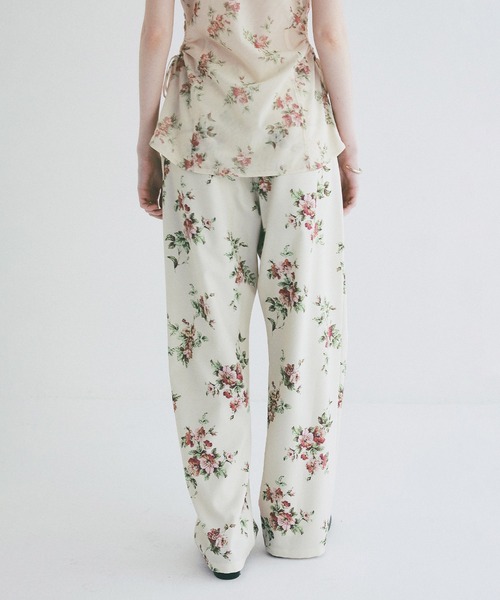 CLANE（クラネ）の「FLOWER TUCK PANTS（スラックス・レディース・ブラック/ベージュ・2/1/0）」の10枚目の写真