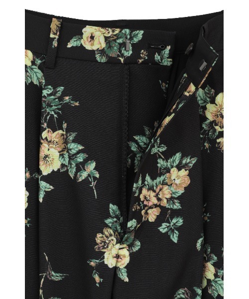 CLANE（クラネ）の「FLOWER TUCK PANTS（スラックス・レディース・ブラック/ベージュ・2/1/0）」の18枚目の写真