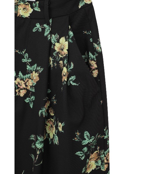 CLANE（クラネ）の「FLOWER TUCK PANTS（スラックス・レディース・ブラック/ベージュ・2/1/0）」の19枚目の写真
